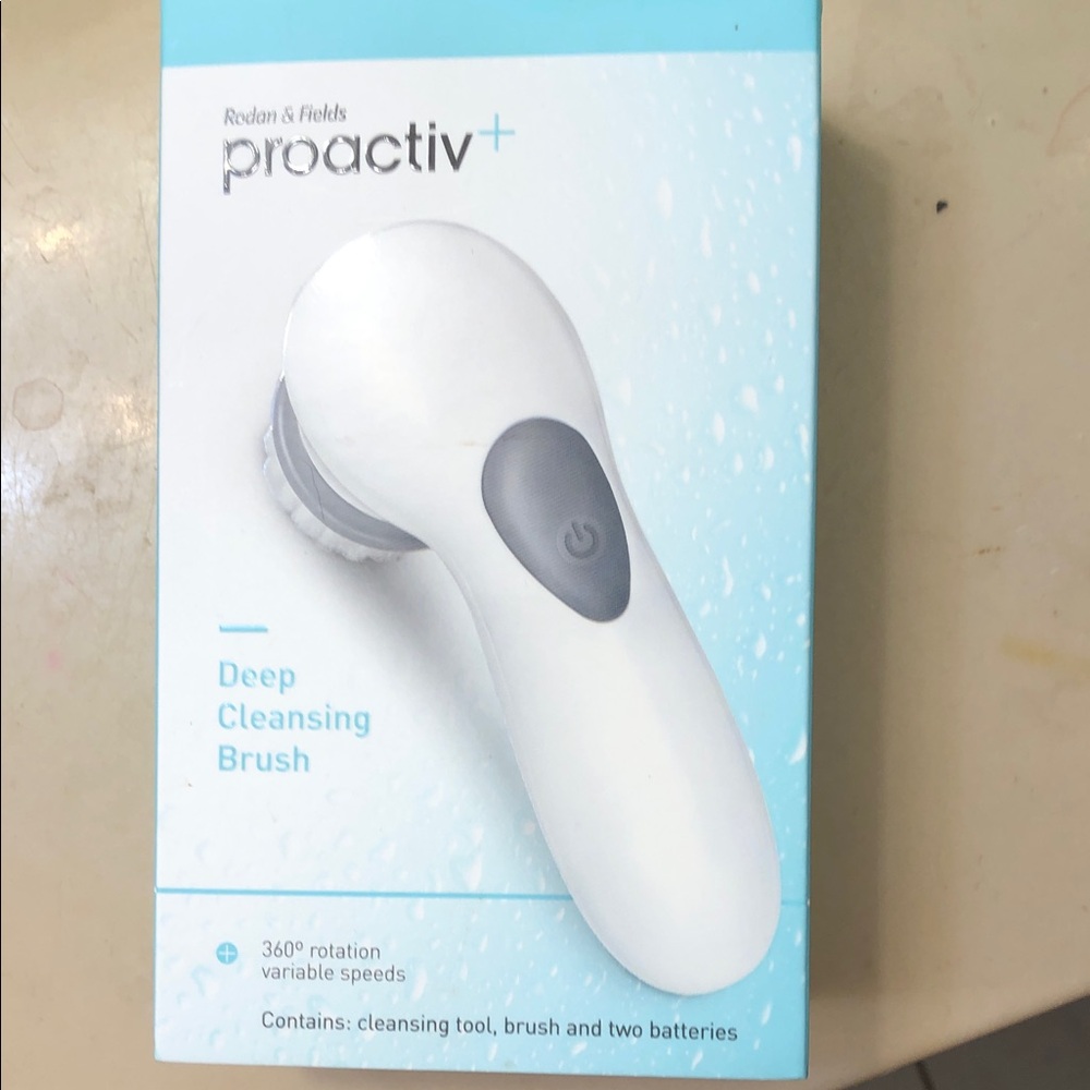 Proactiv White and Blue Deep Cleansing Brush